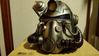 家に届いた「Fallout 76 Power Armor Edition (パワーアーマーエディション) 」のT51パワーアーマーヘルメット