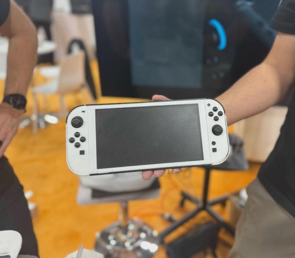 CES 2025にて展示された「NintendoSwitch2」のダミーレプリカ