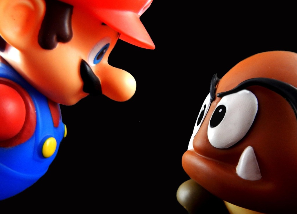 任天堂マリオとクリボーのおもちゃの画像