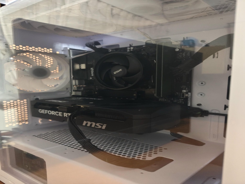 バルカズが購入したゲーミングパソコンの届いた直後の画像