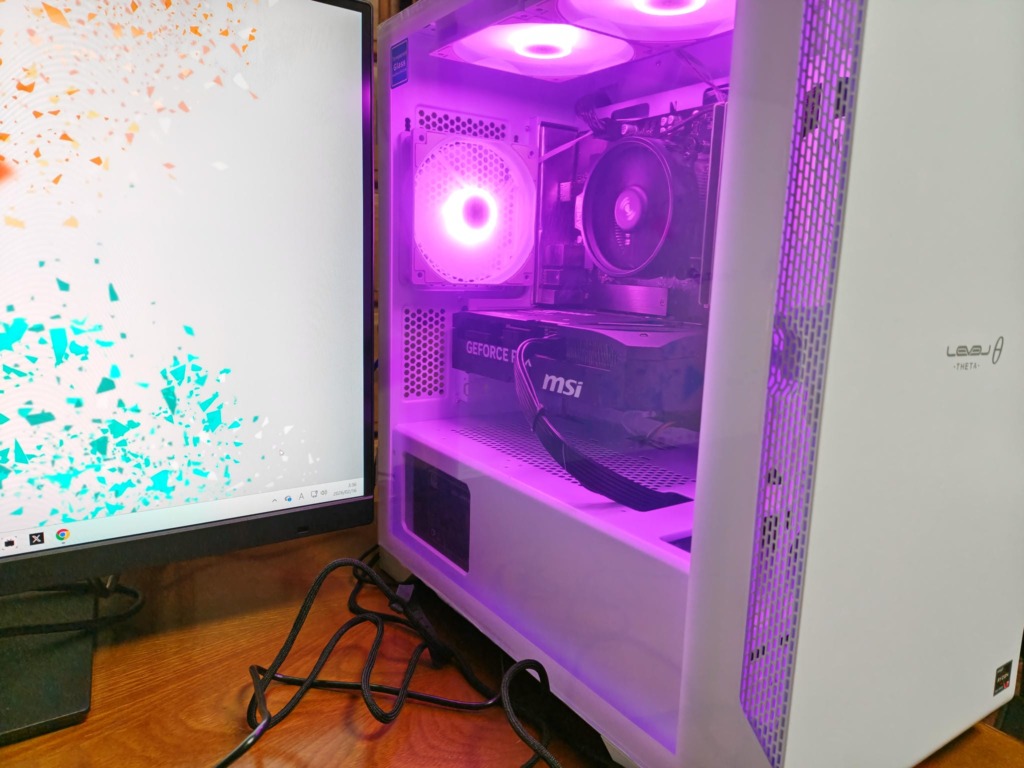 バルカズが購入したゲーミングパソコン「LEVEL θレベルシータ」の電源を入れたところ2