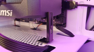 バルカズが購入した長尾製作所のグラボステーを設置したところ