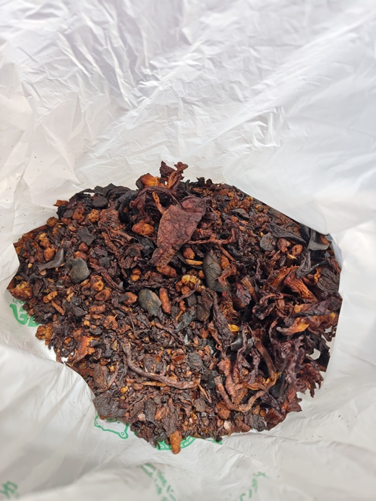 バルカズが購入したパナソニック製生ごみ処理機「MS-N53XD」に生ごみを入れて出来上がった物体